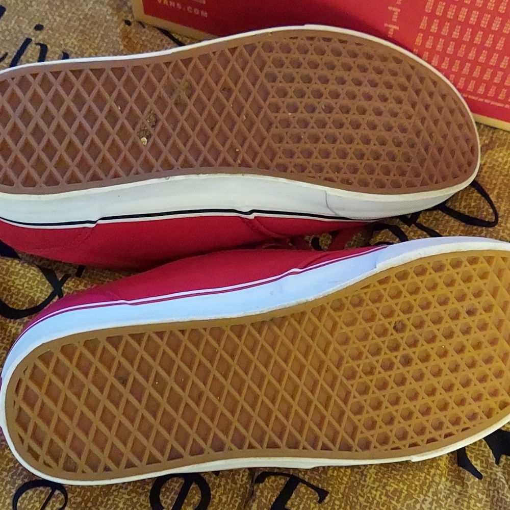 Red vans - Picture 6 of 6